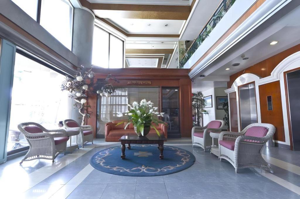 โรงแรมริชมอนด์ พลาซ่า Tabok ภายนอก รูปภาพ
